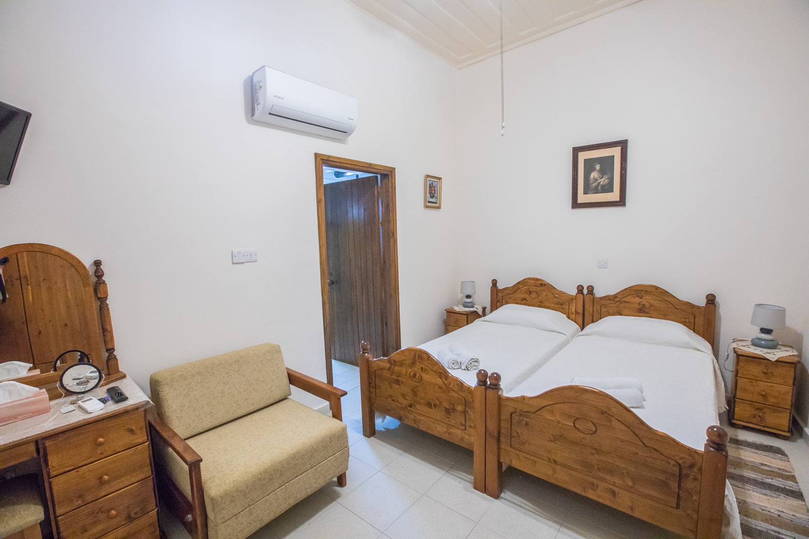 One-Bedroom Apartment with Balcony thumbnail 8